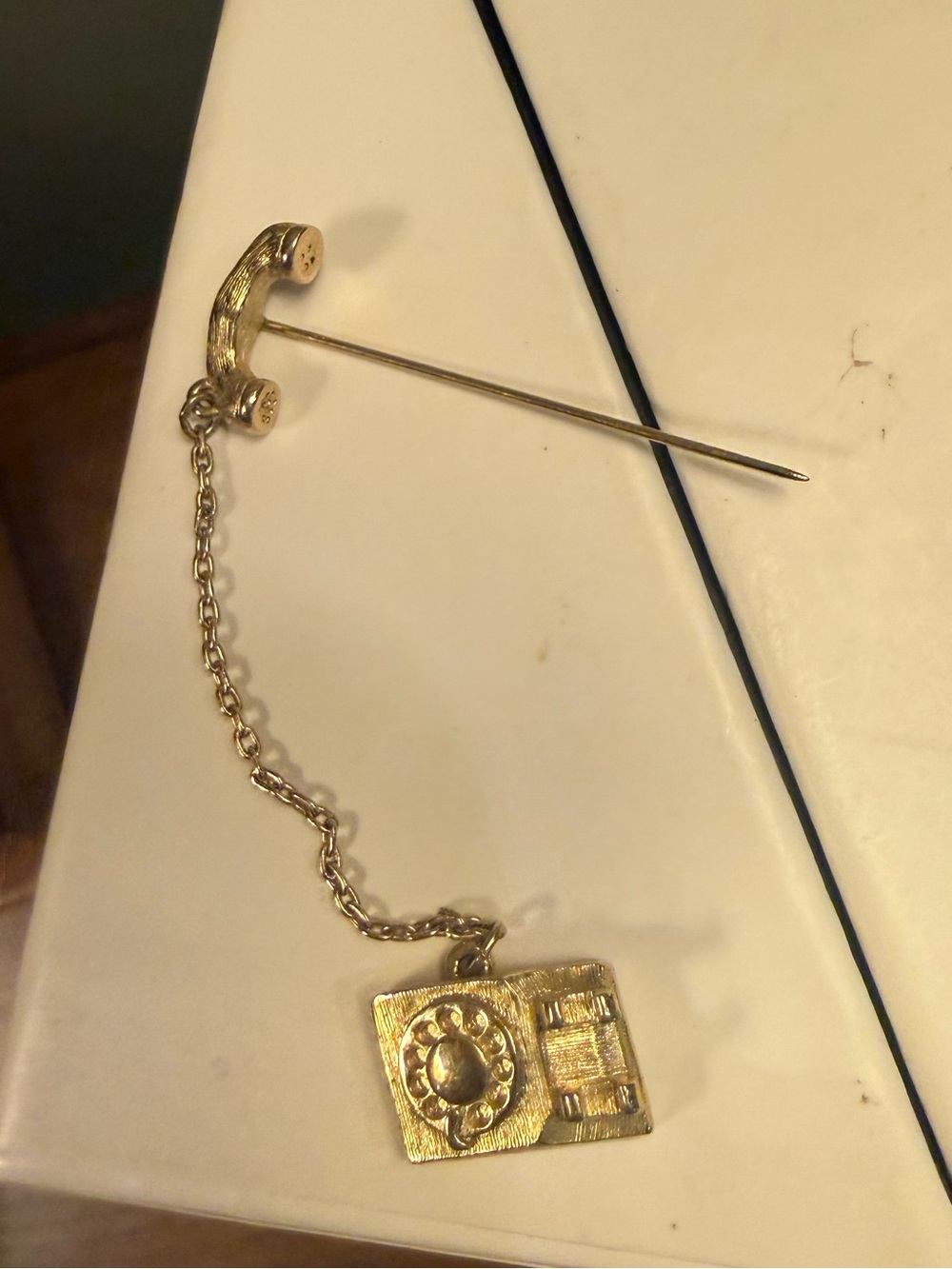 Avon Gold Vintage Telephone Stick Chain Pin Brooch - Picture 7 of 10